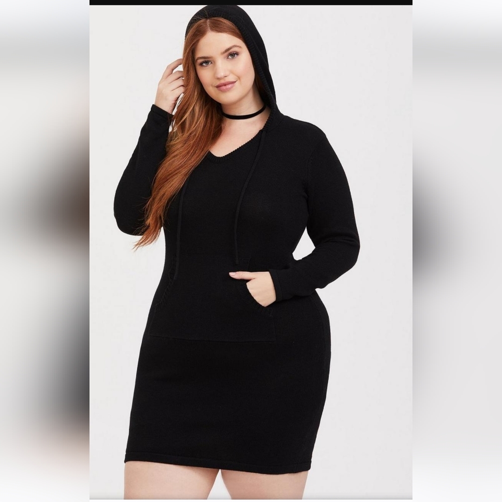 Torrid black v neck Hoodie w/ kangaroo pocket